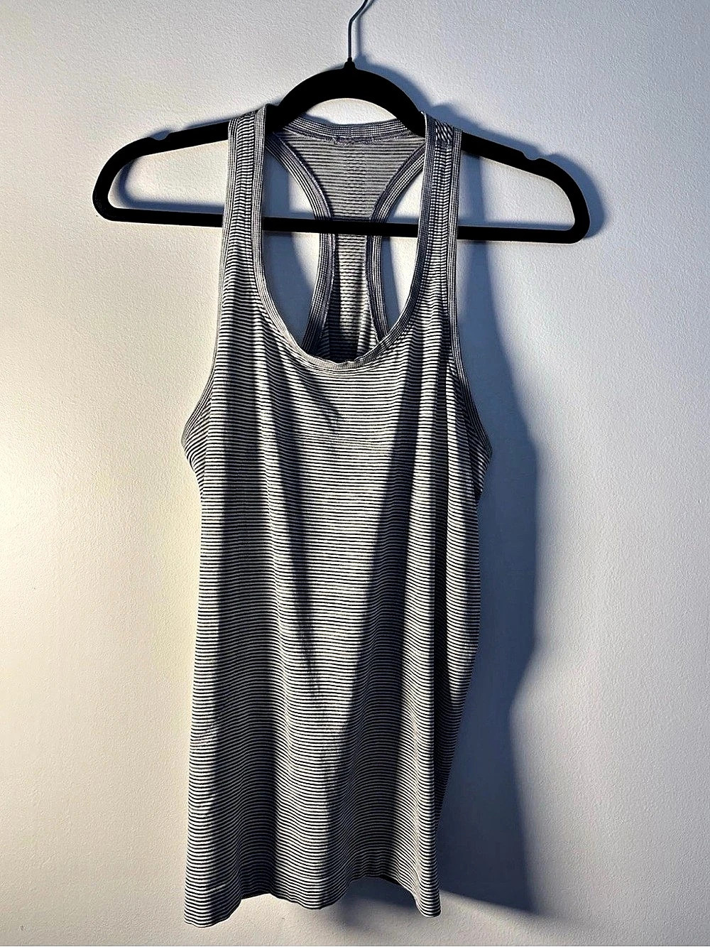 Lululemon Swiftly Tech Racerback Tank Top Size 10 Gray Black Stripe Seamless Tee